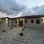 House Luna ヴィラ *