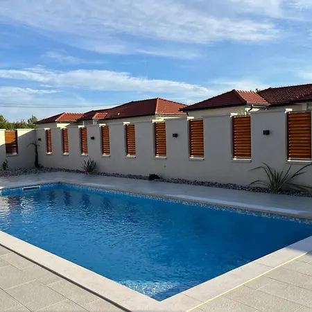 House Luna ヴィラ Ljubuški